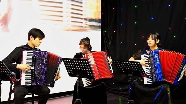 &ldquo;天铄&rdquo;亮相:只用手风琴就能组建交响乐队