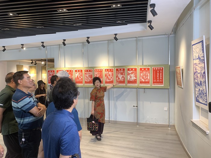 助力乡村文化振兴 崂山非遗剪纸创作展举行